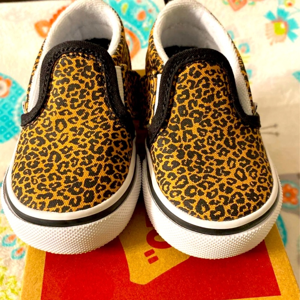 Leopard vans